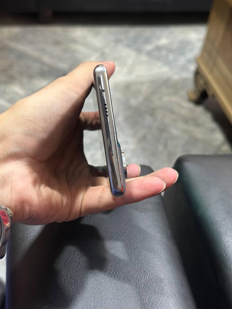 Tecno CAMON 40 Pro 4