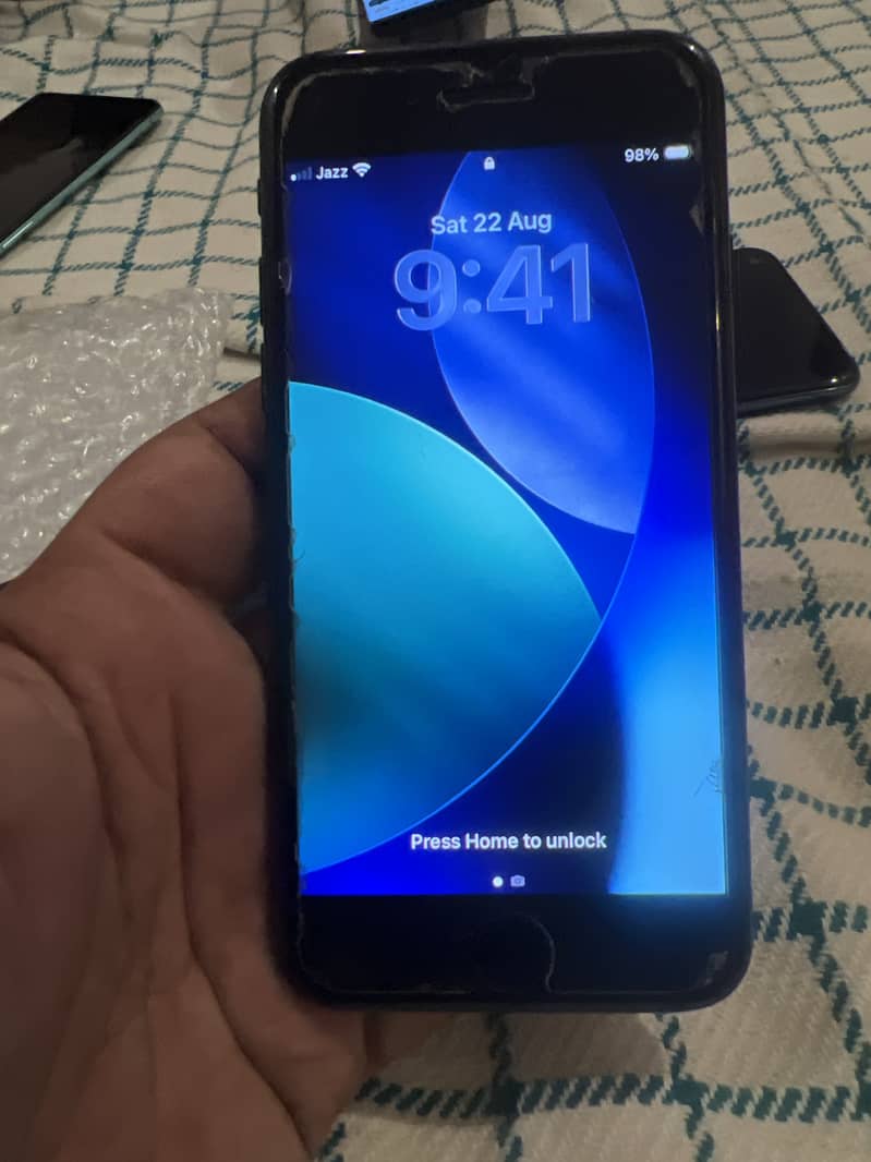 iPhone SE 2020 1