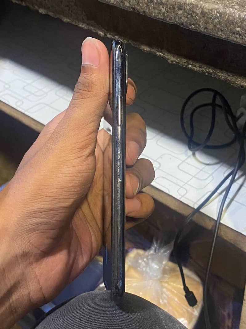 Apple iPhone X 4