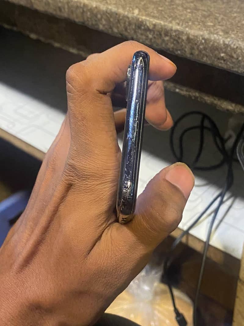 Apple iPhone X 5
