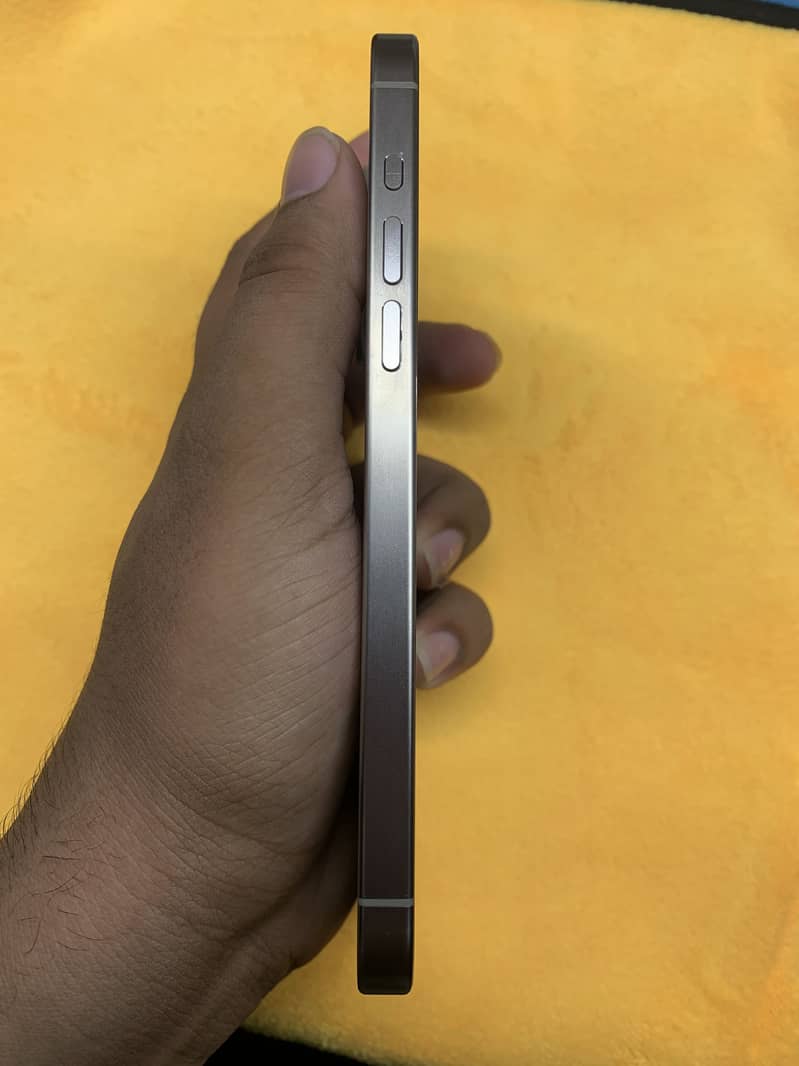Apple iPhone 15 Pro Max 2