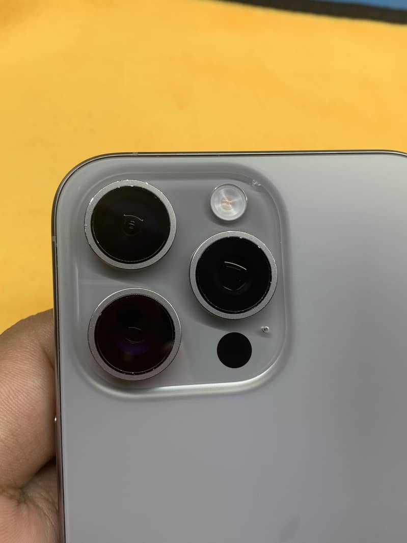 Apple iPhone 15 Pro Max 3