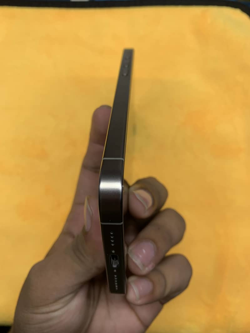 Apple iPhone 15 Pro Max 5