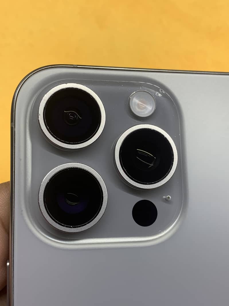 Apple iPhone 15 Pro Max 6