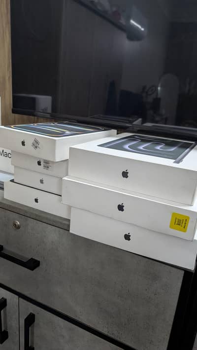 New seal pack mackbook m4/m5 and ipad m4 and m5 available