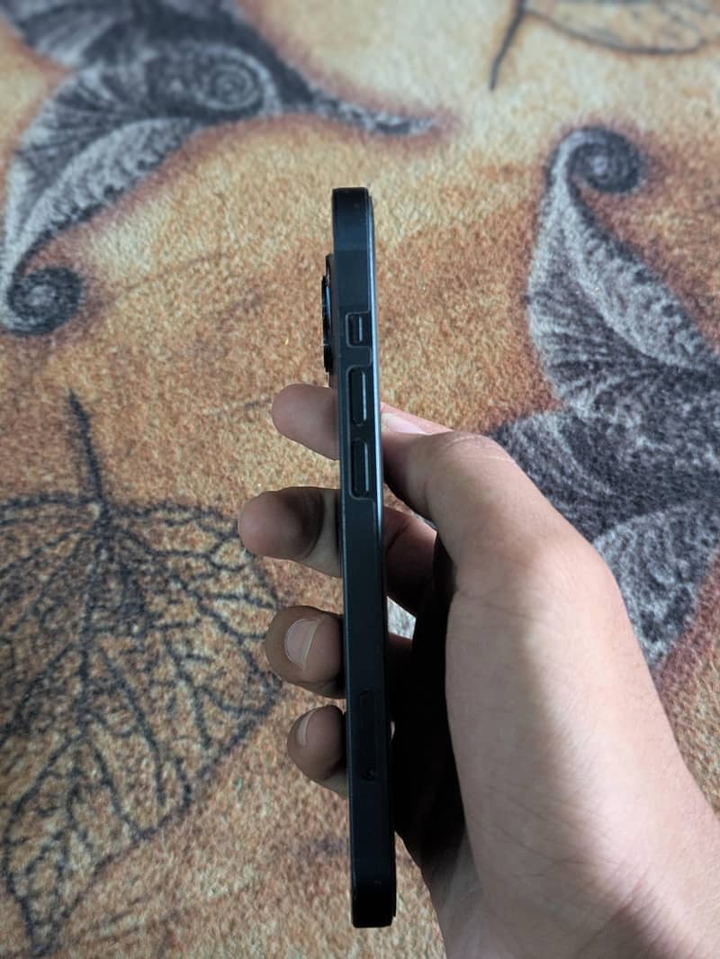 Apple iPhone 13 1