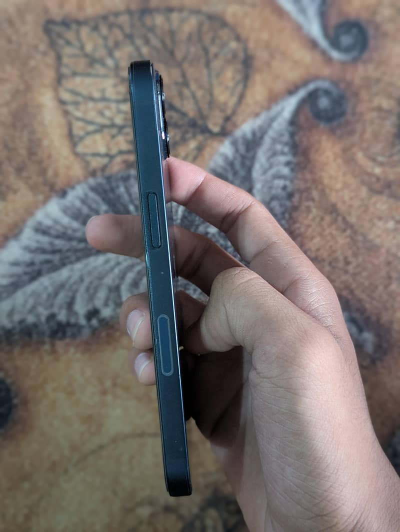 Apple iPhone 13 3