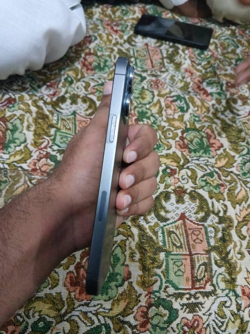 Apple iPhone 13 Pro Max 1