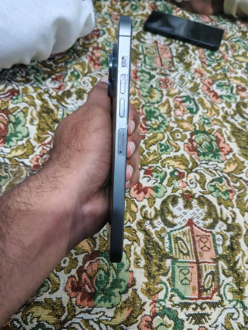 Apple iPhone 13 Pro Max 2