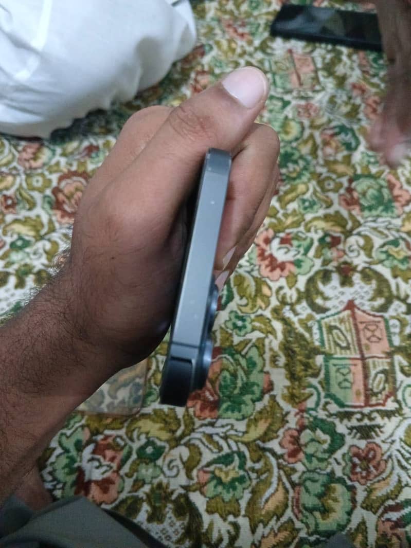 Apple iPhone 13 Pro Max 4