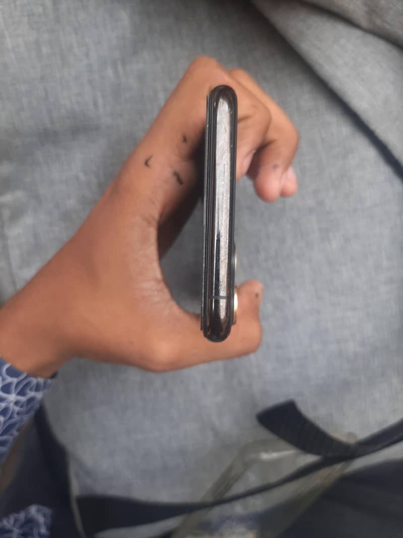 Apple iPhone 11 Pro Max 2