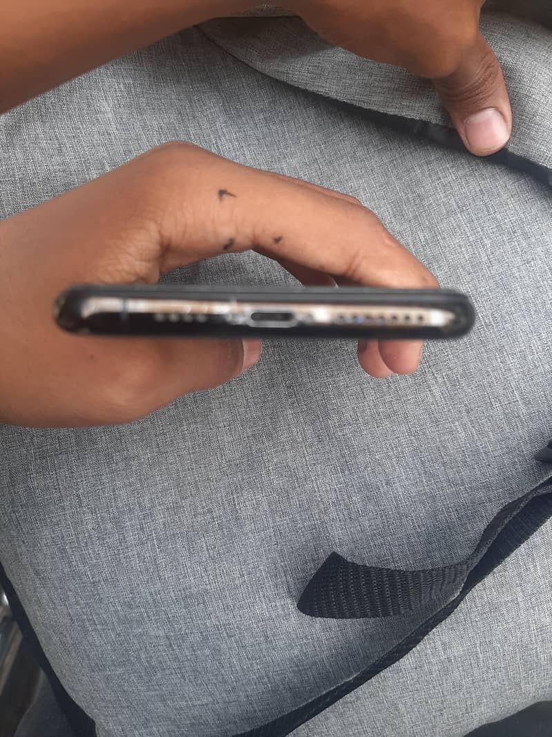 Apple iPhone 11 Pro Max 6