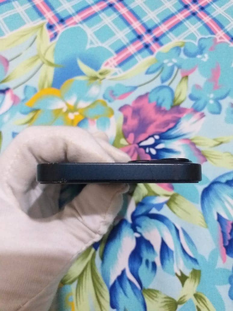 Apple iPhone 13 4