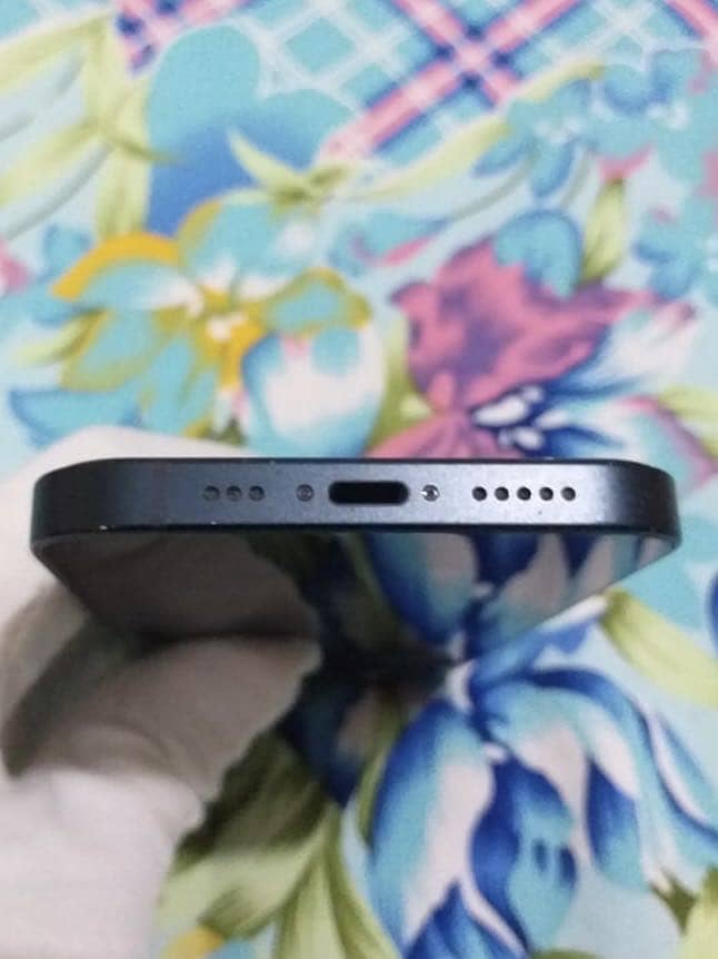 Apple iPhone 13 5