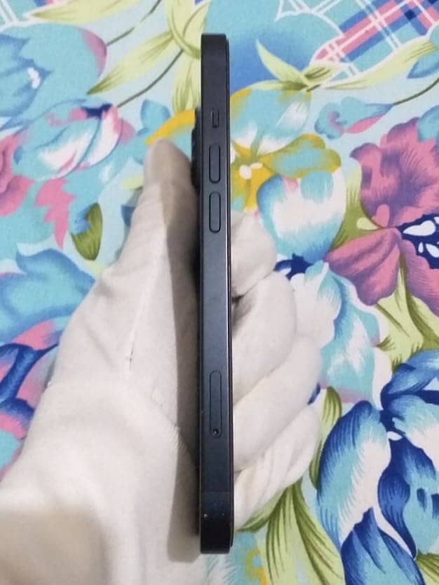 Apple iPhone 13 6