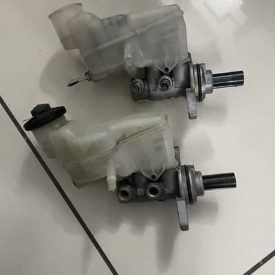 Genuine OEM Toyota Vitz Brake Master Cylinder