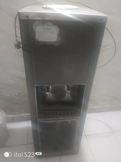 Electric water dispenser