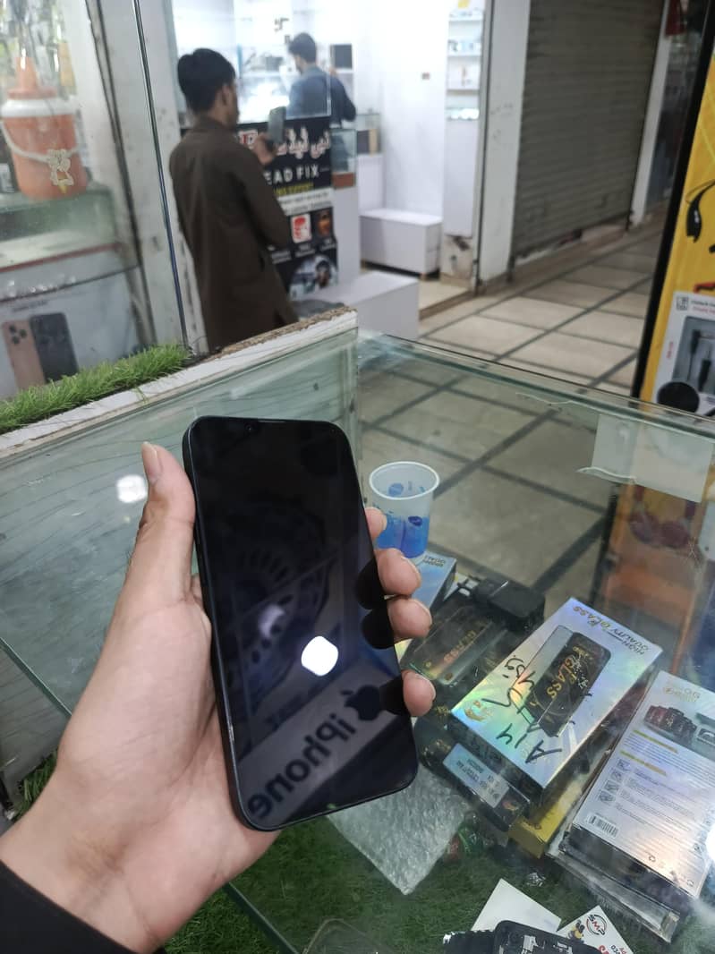 Apple iPhone 14 4