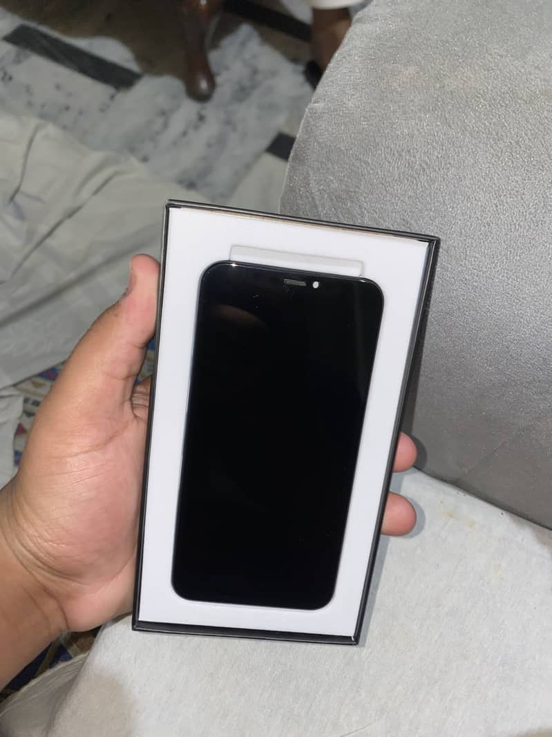 Iphone 11 pro panel 2