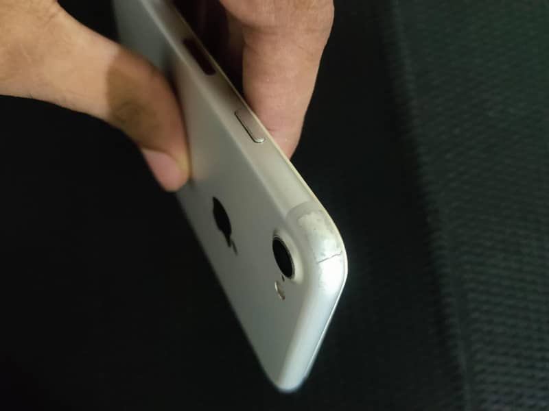 Apple iPhone 7 3