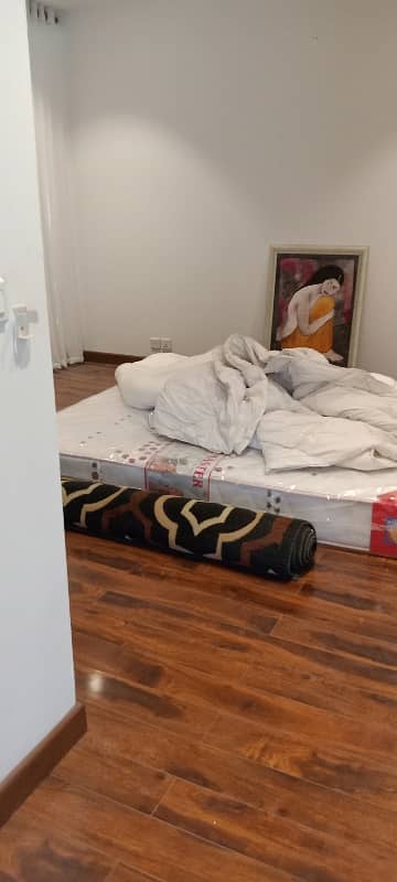 3 Beds Apartment For Rent