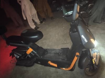 Metro Thrill Electric Scooter 1200W – 60V 26Ah – Excellent Condition