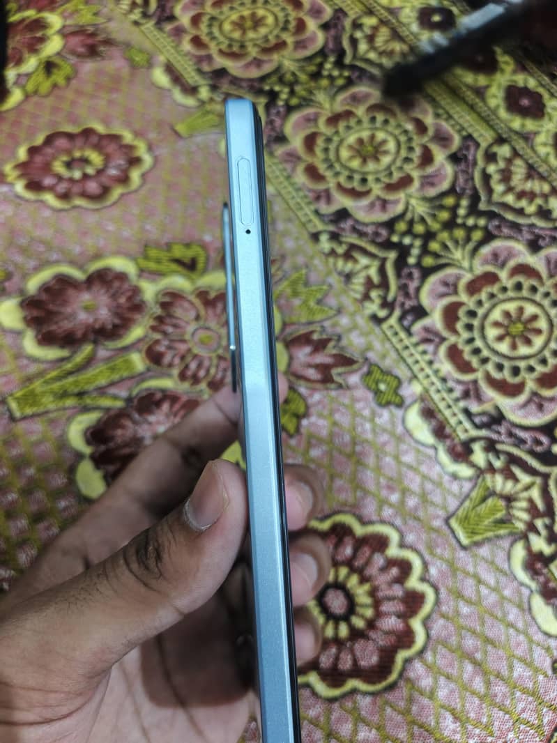 OPPO A60 5