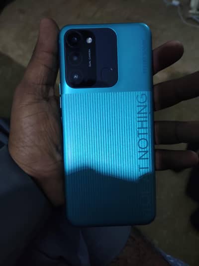 Tecno Spark 8C.  (4 128gb)