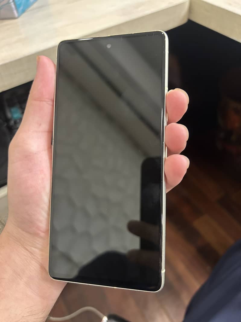 Google Pixel 7 4