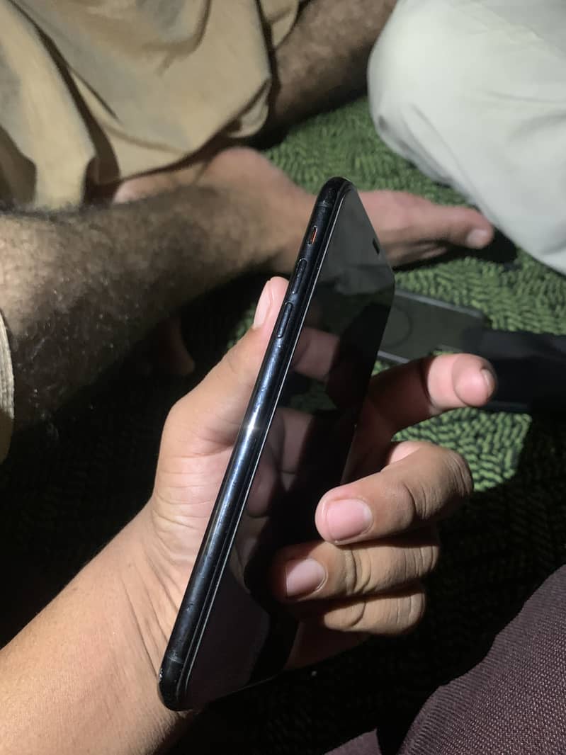 Apple iPhone 11 Pro Max 4
