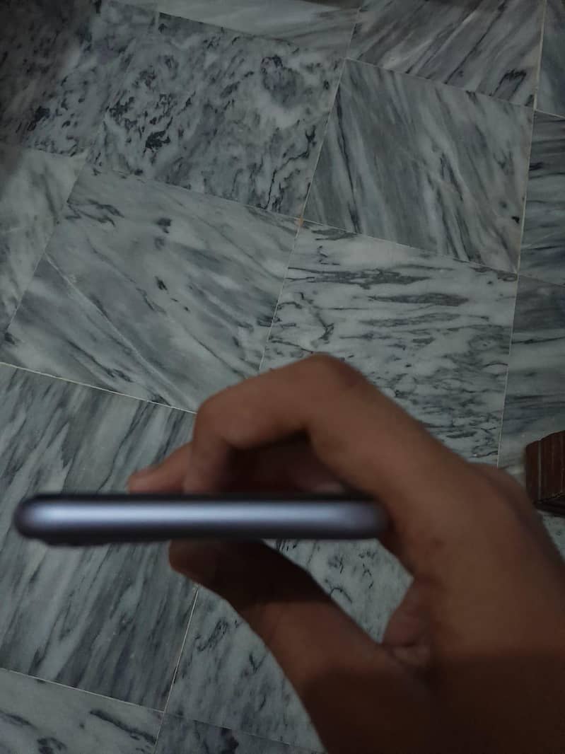 Apple iPhone 11 3