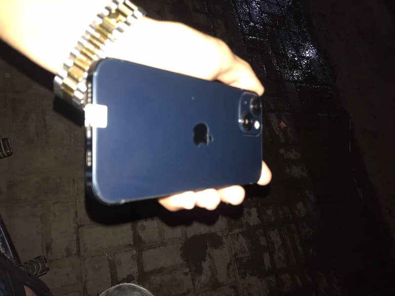 Apple iPhone 13 2