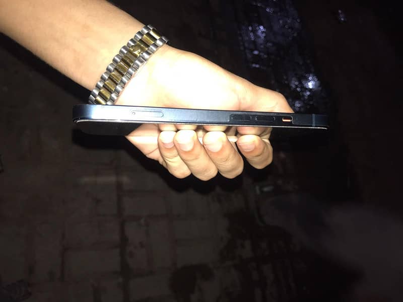 Apple iPhone 13 4