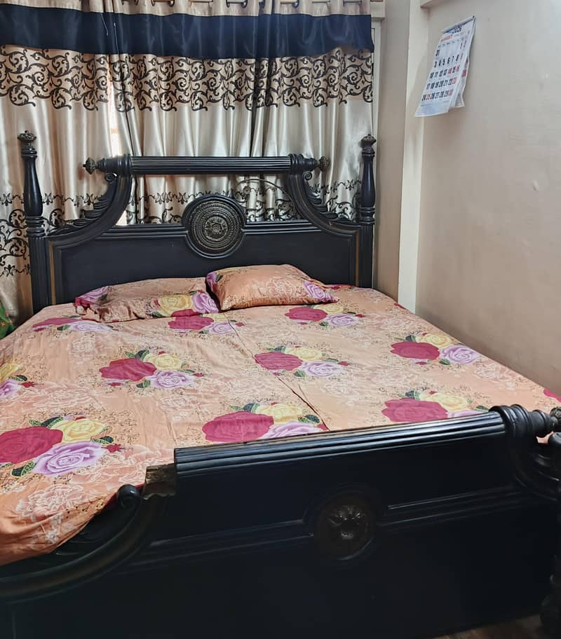 Complete solid wood bedroom set (Bed +Side table+Dressing table) 0
