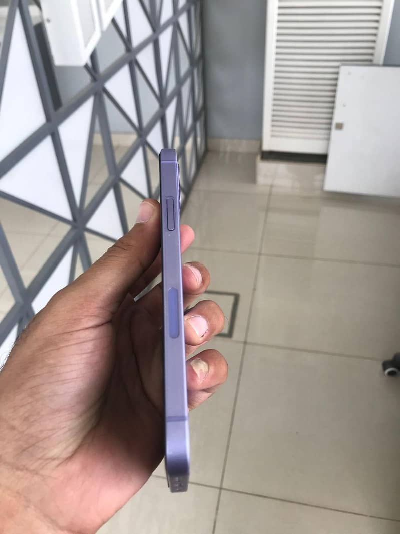 Apple iPhone 12 1