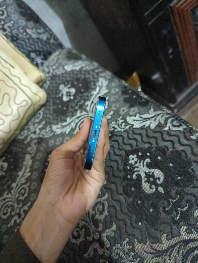 Apple iPhone 12 3