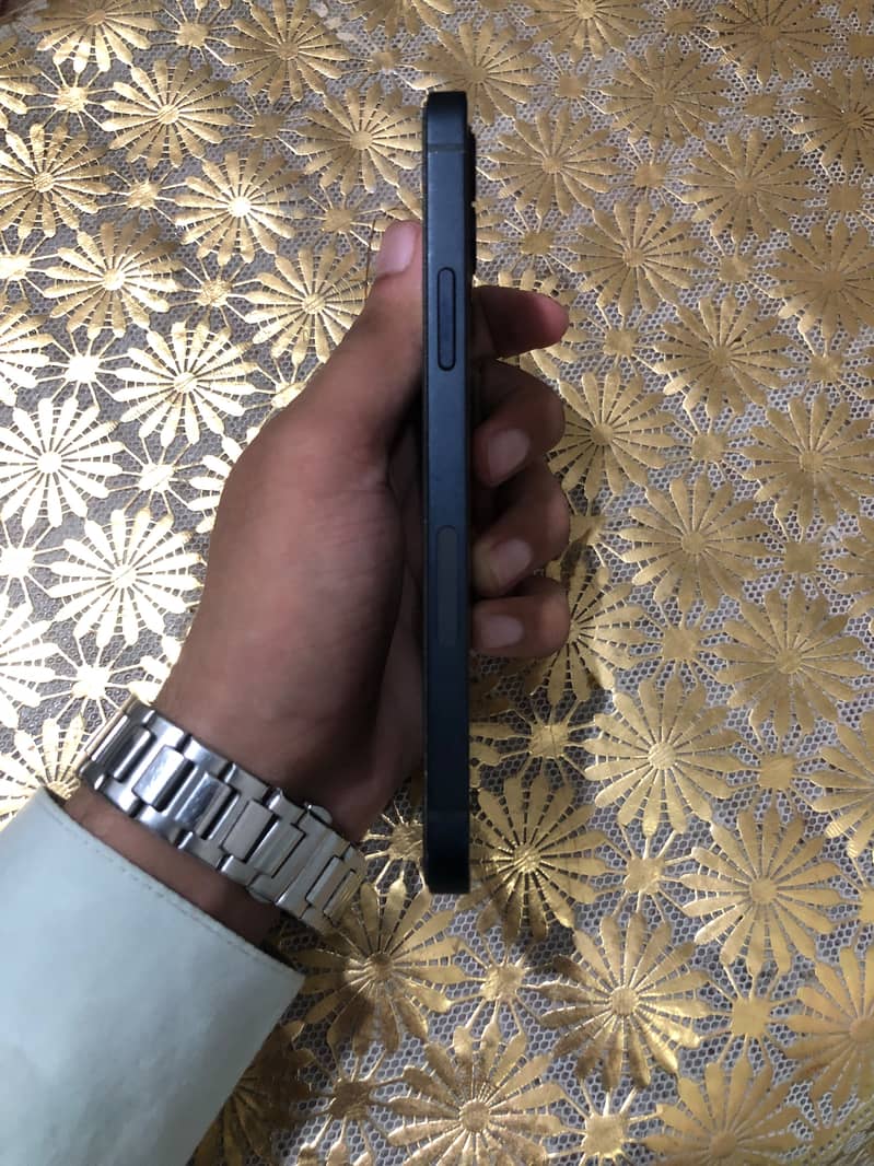Apple iPhone 12 4
