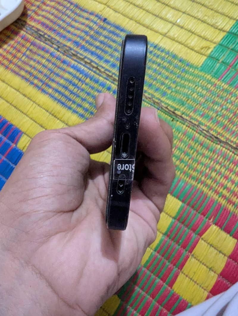 Apple iPhone 12 4