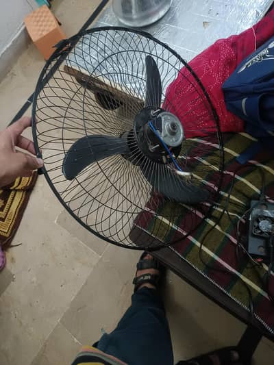 bracket fan 12 volt and 220 volt
