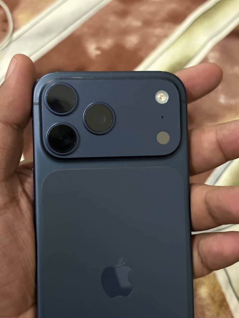 Apple iPhone 17 Pro Max 1