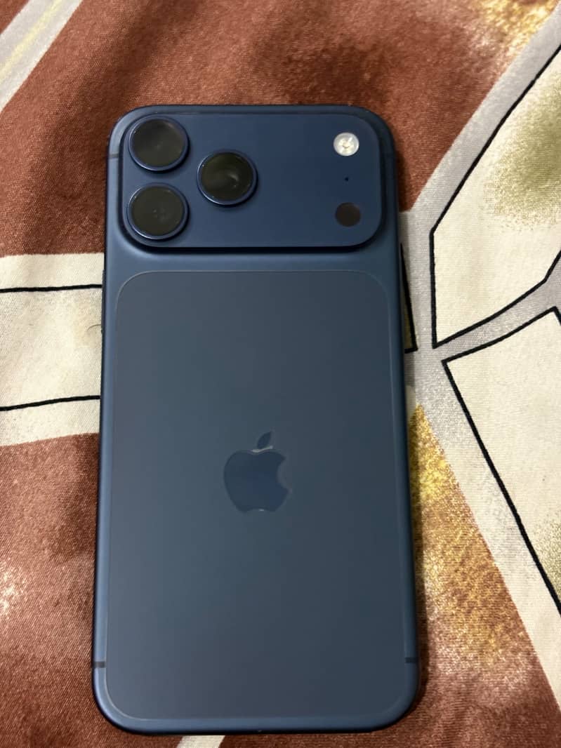 Apple iPhone 17 Pro Max 3