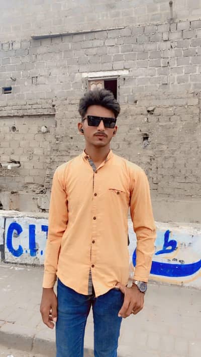 mujhy kam ki zarorat ha Karachi ma