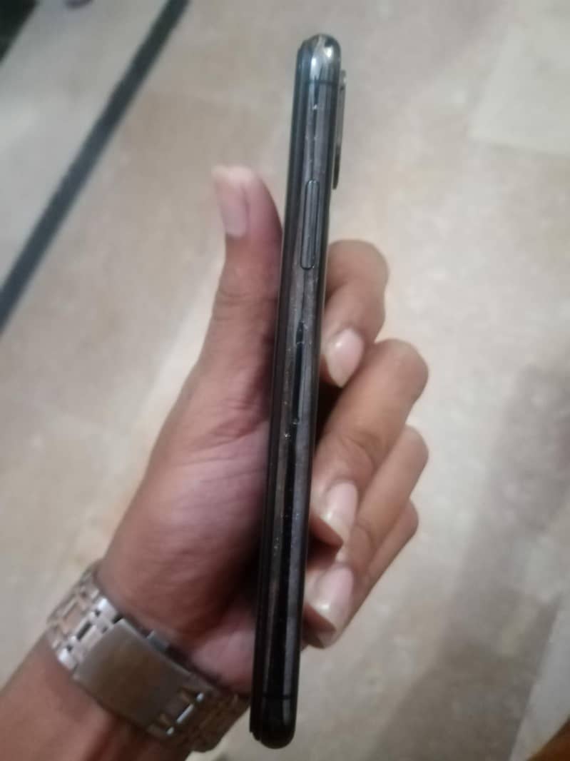 Apple iPhone X 3