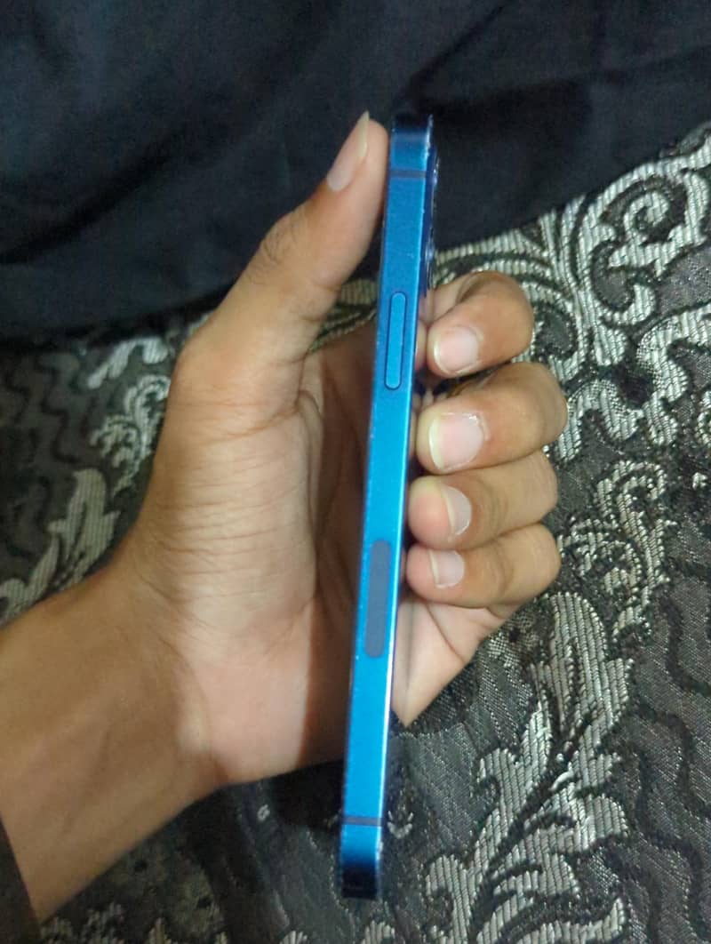 Apple iPhone 12 3