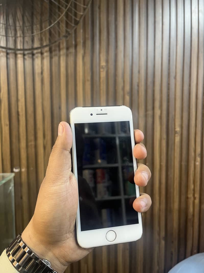 Apple iPhone 7 1