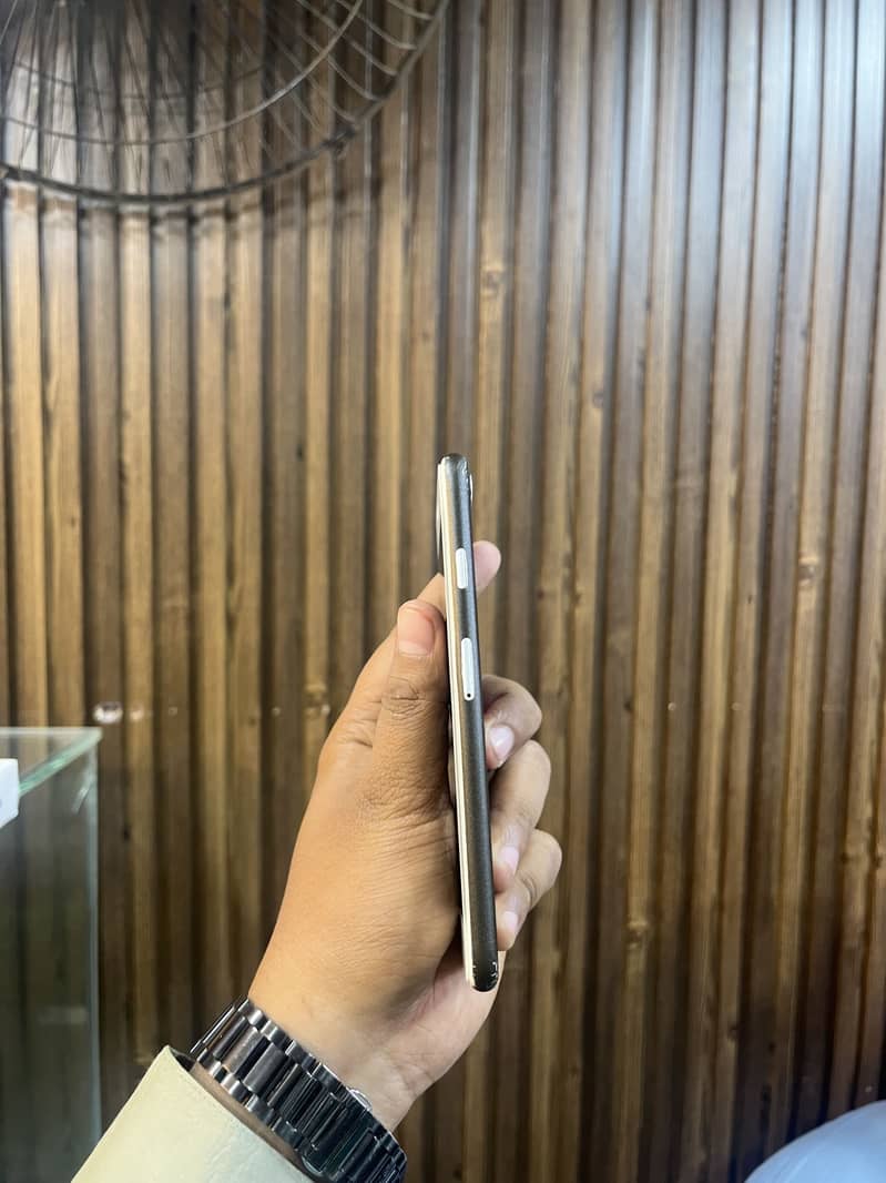 Apple iPhone 7 3