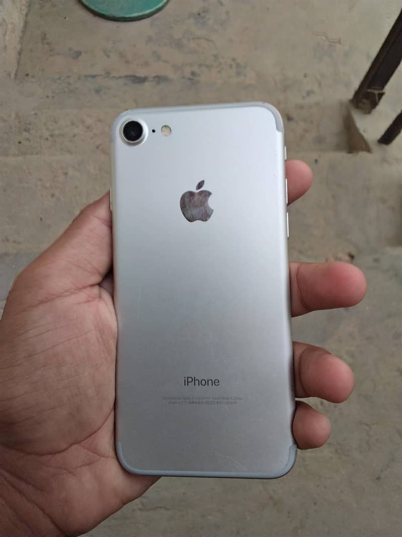 Apple iPhone 7 0