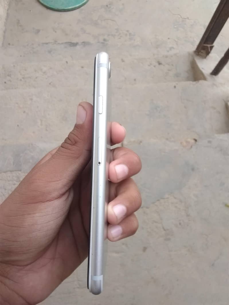 Apple iPhone 7 1