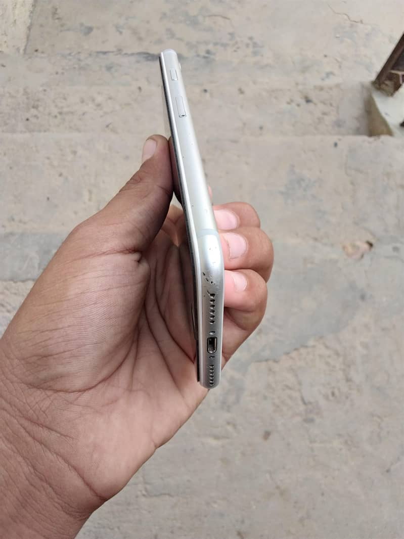 Apple iPhone 7 2