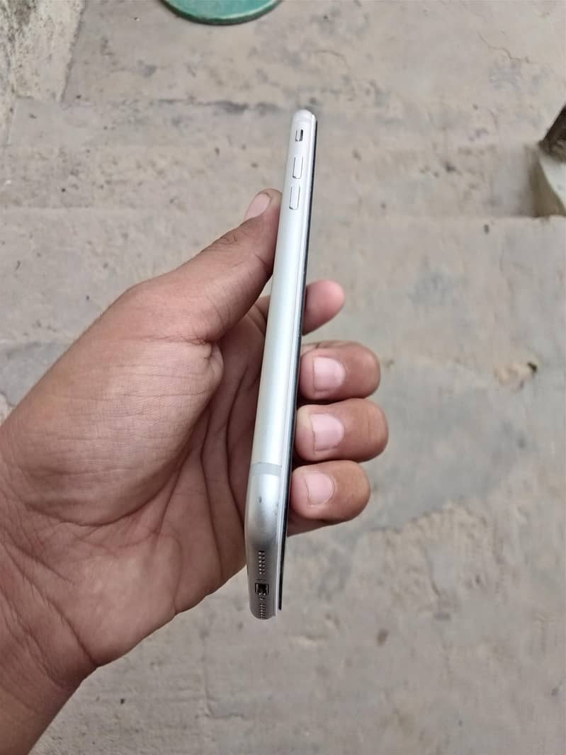 Apple iPhone 7 3